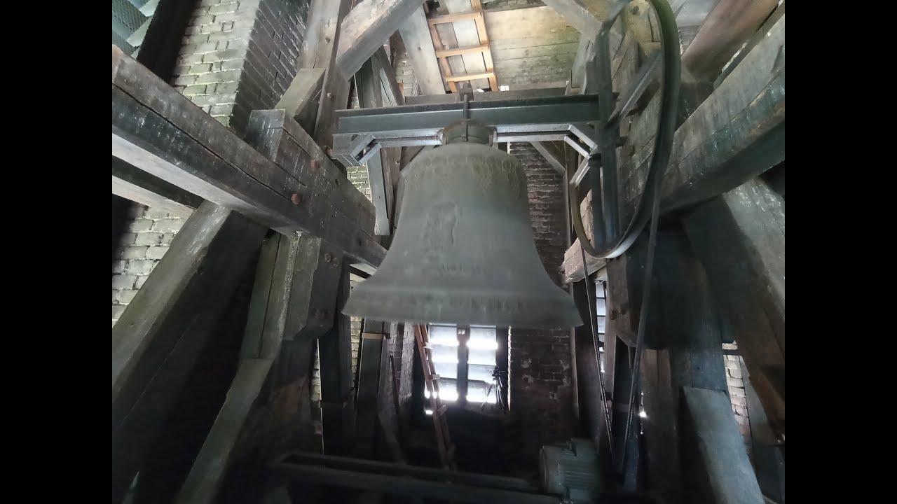 Praha - Vinohrady (CZ) bazilika sv. Ludmily - zvony/bells/glocken/clotches