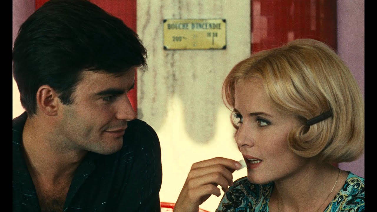 Le Bonheur un film écrit & réalisé par Agnès Varda - Au café