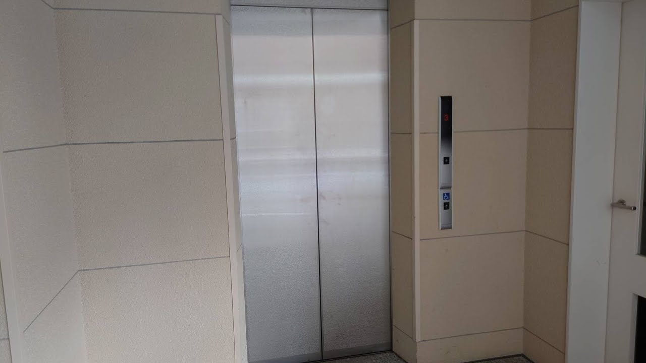苫小牧法務総合庁舎のエレベーター