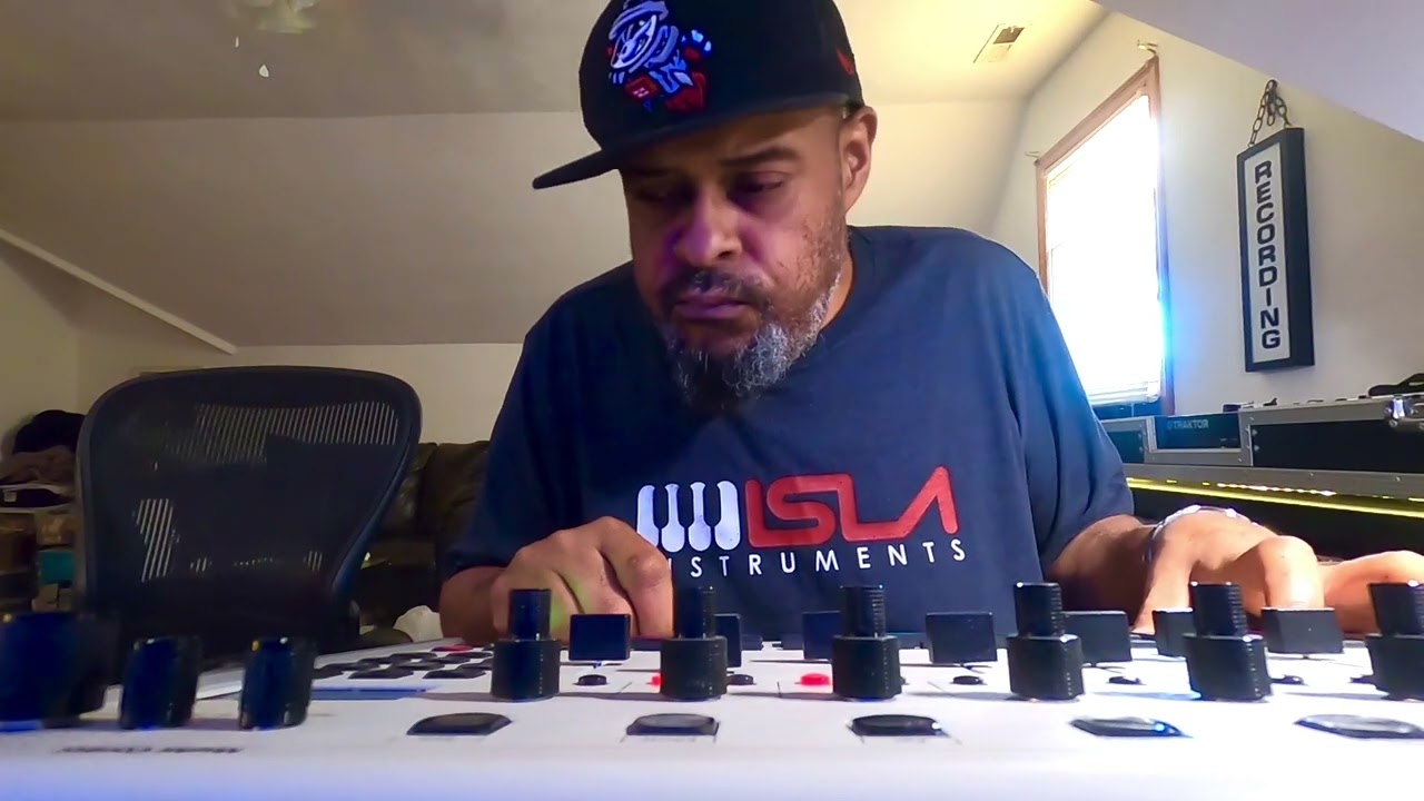 ISLA INSTRUMENTS S2400 12bit sampling drum machine (demo 213)