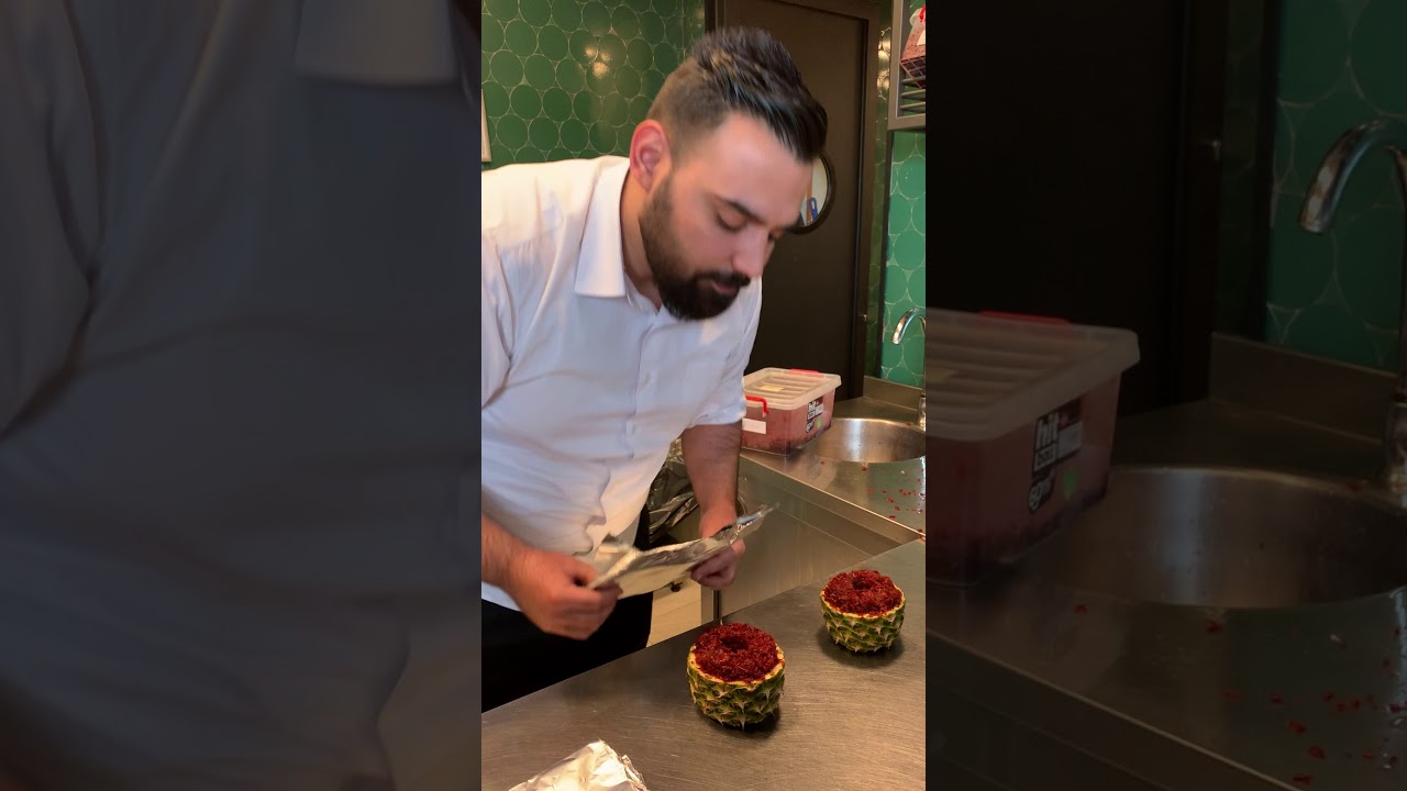 Huqqabaz Erbil, Shisha master preparing natural Shisha head, Ahmad, Blue mist, Lemon & Mint