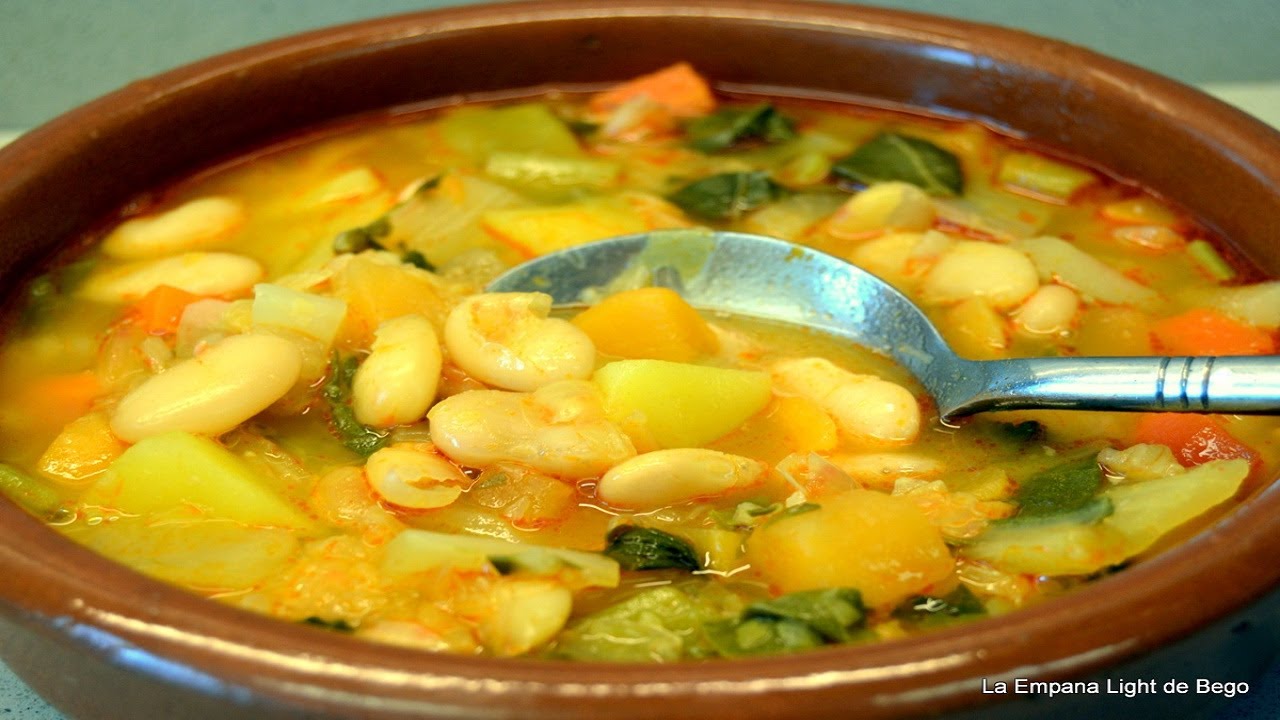 Olla de Pueblo con Alubias, Acelgas, Patatas y Verduras. Receta Tradicional de Legumbres y Verduras