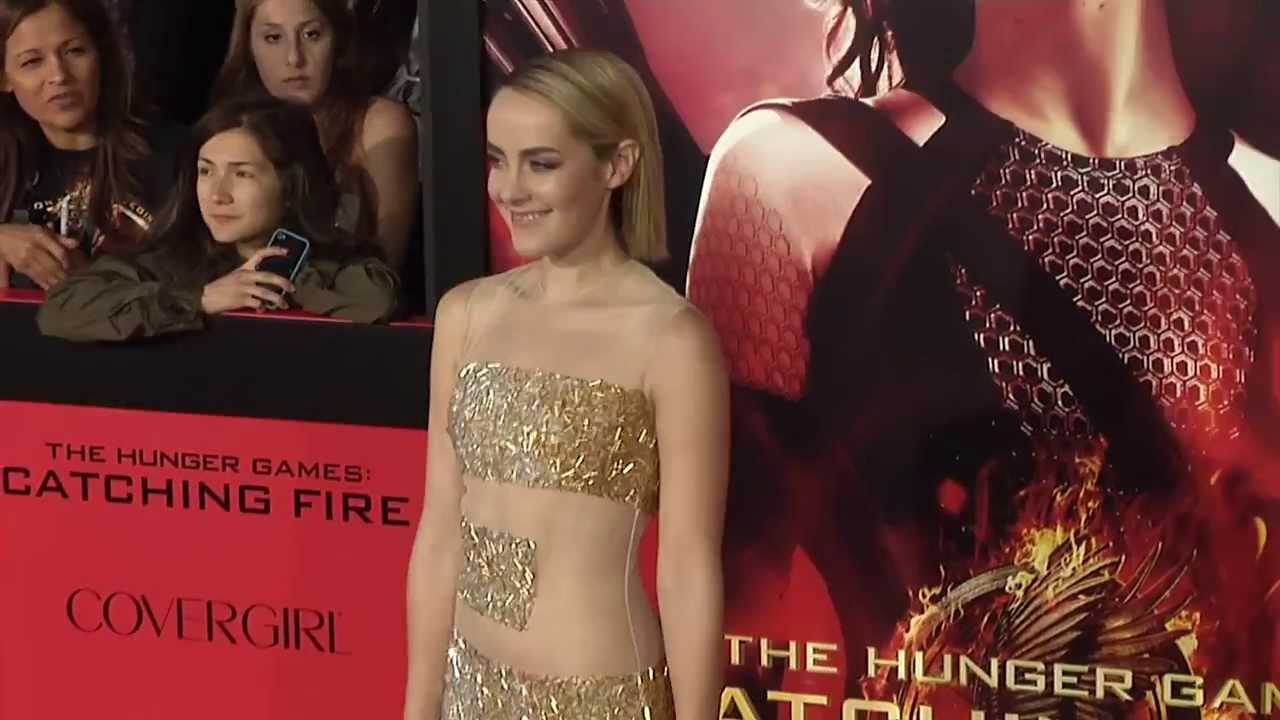Jena Malone Skips Bra and Underwear on Red Carpet | Splash News TV | Splash News TV