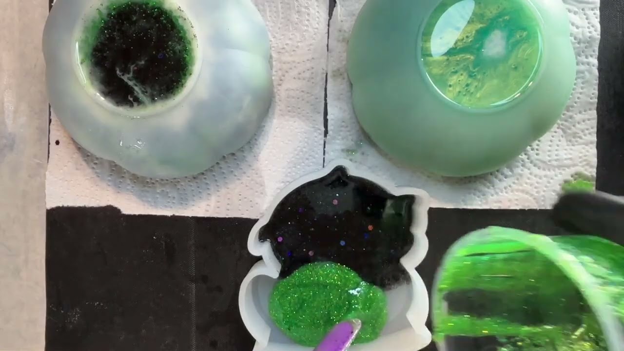 #014 Two Rose Bowl Dishes and a 3D Duck