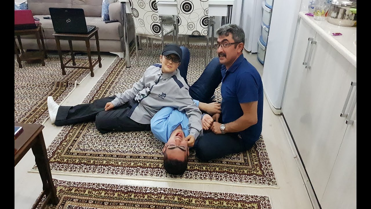 Erkek Rolüne Kendini Kaptıran Kız Kardeşimle Diz Dövmece Oynadık (NE DİYON OLUM SEN)