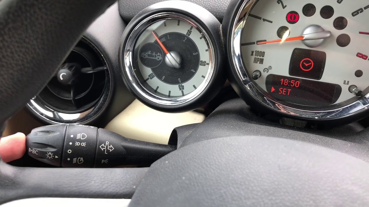 PKW Uhrzeit und Datum einstellen BMW Mini Cooper Uhr stellen Anleitung