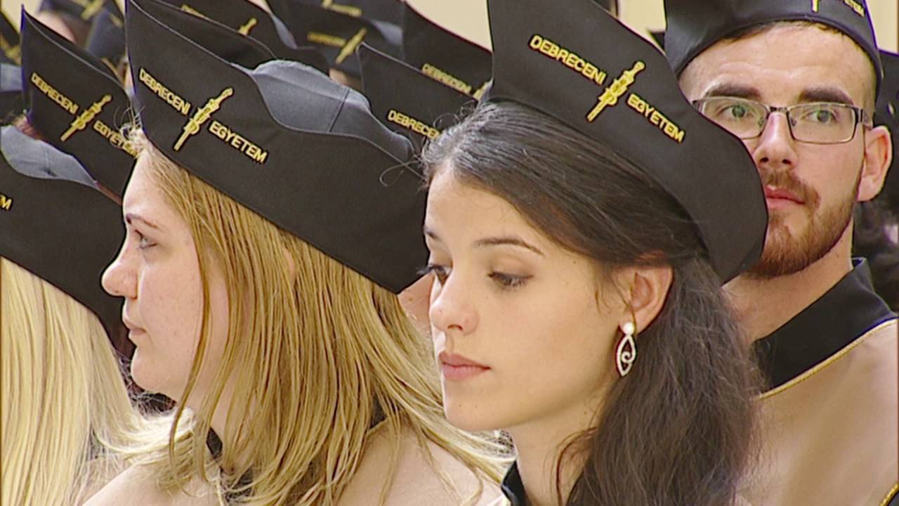 Debreceni Egyetem Bölcsészettudományi Karának június 25-i diplomaosztó ünnepsége 10 óra