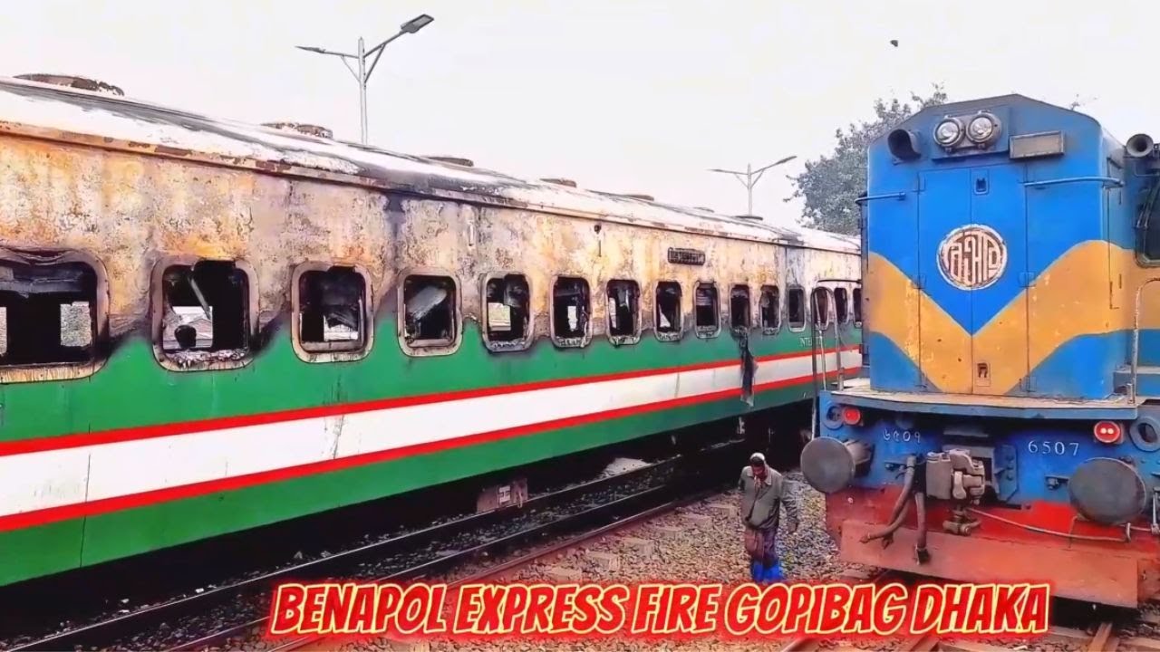 আজকে তীব্র শীতের মধ্যে নাটোর স্টেশনে যাত্রীদের উপচে পড়া ভিড় ছিলো। ২০২৪
