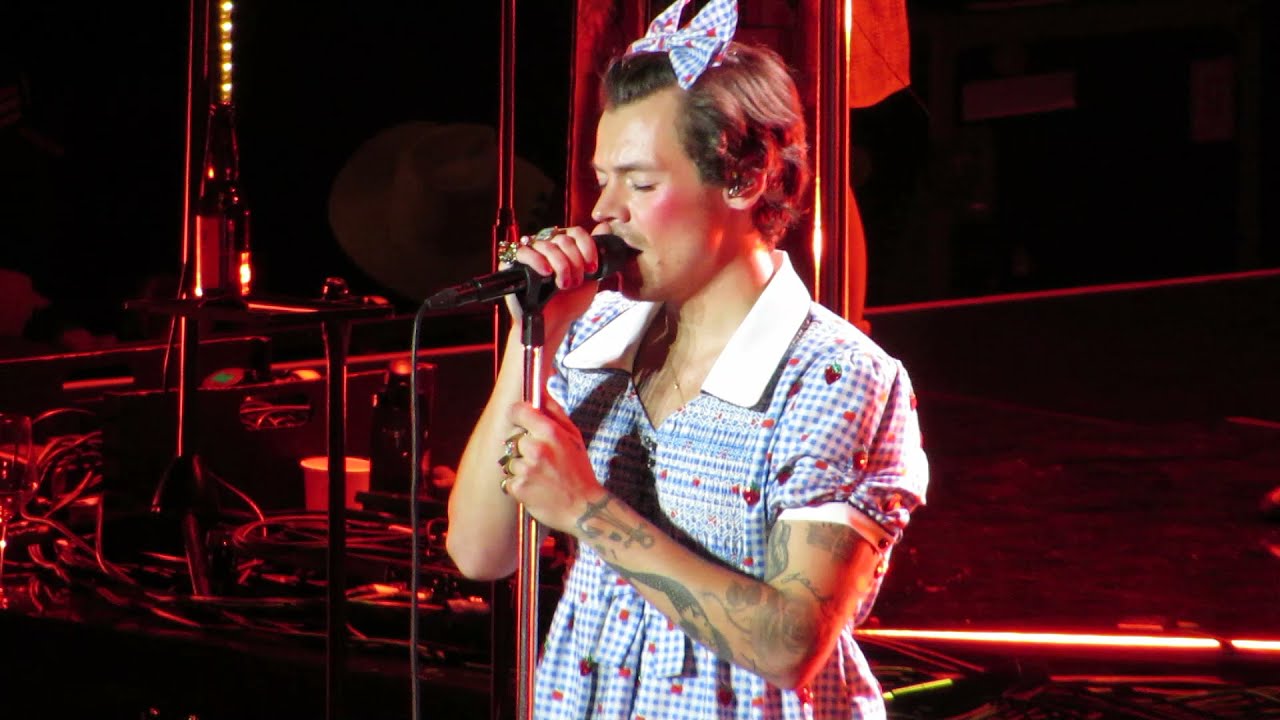 Harry Styles - Over the Rainbow - Harryween Night One