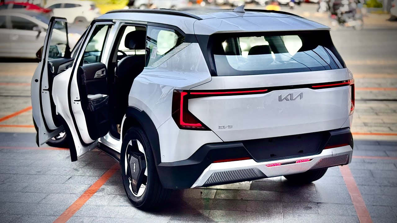 2025 KIA EV5 : White Pearl Color | Luxury Crossover SUV In-Detail!