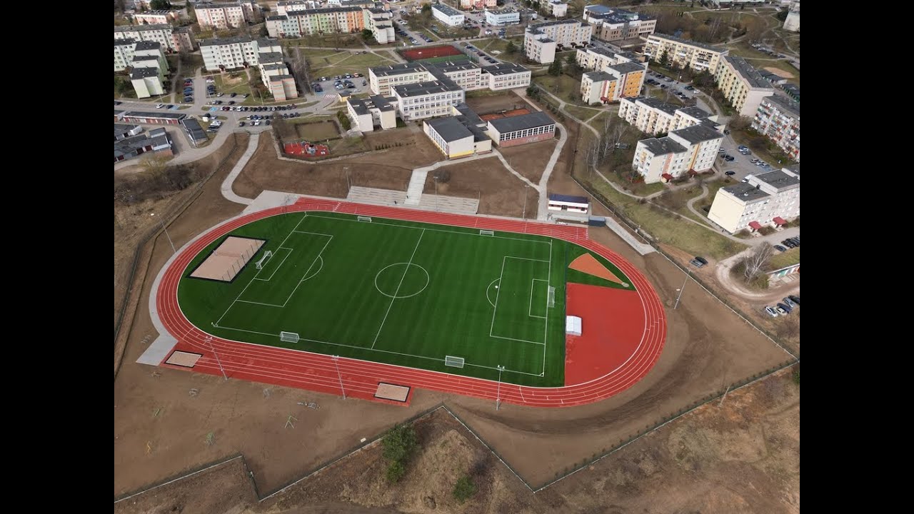 Szkoła Podstawowa nr 5 w Suwałkach ma nowy stadion i zmodernizowane sale sportowe