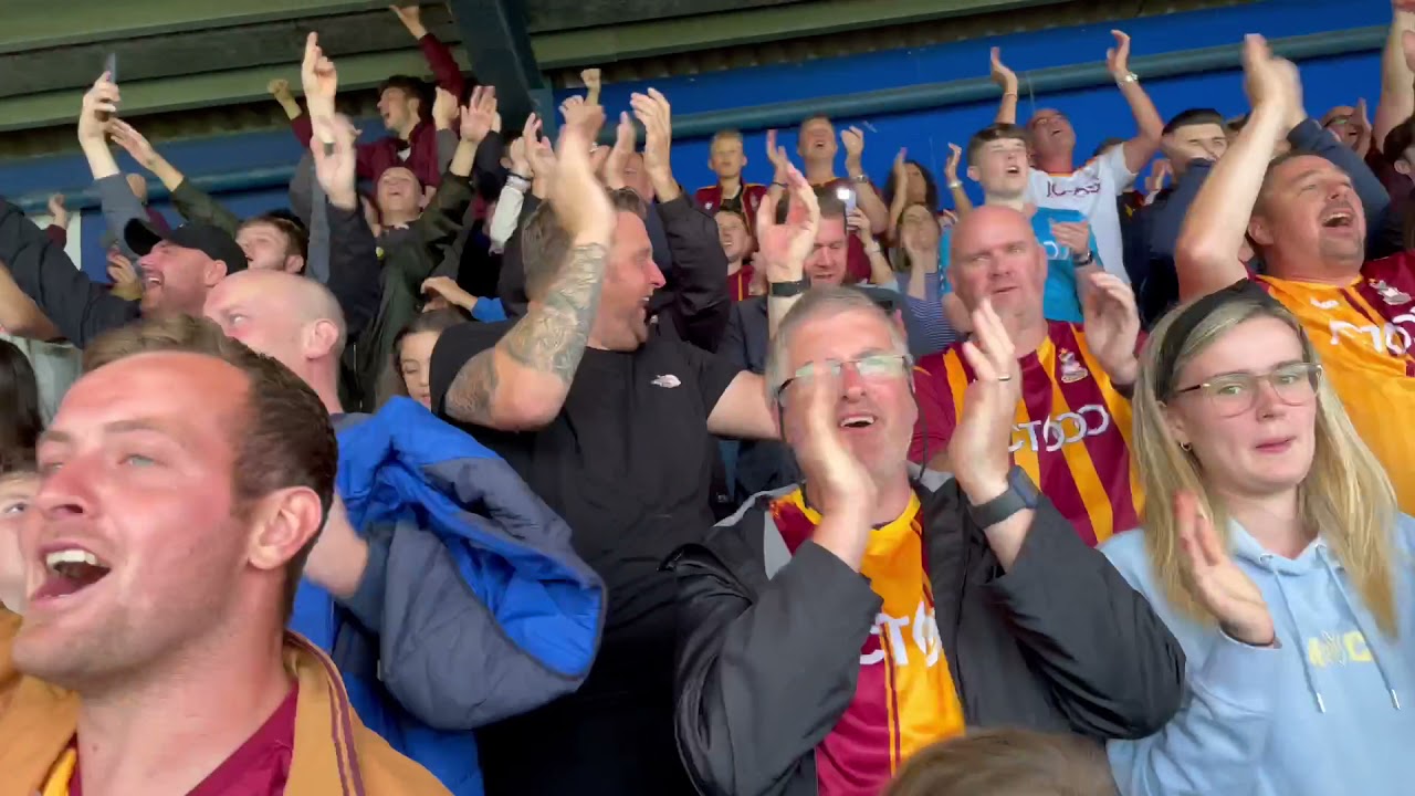 Mansfield vs Bradford City (Fans atmosphere)