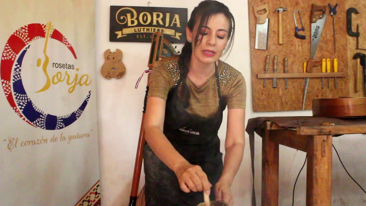 REPARACIÓN DE TAPA ARMÓNICA DE UNA GUITARRA.