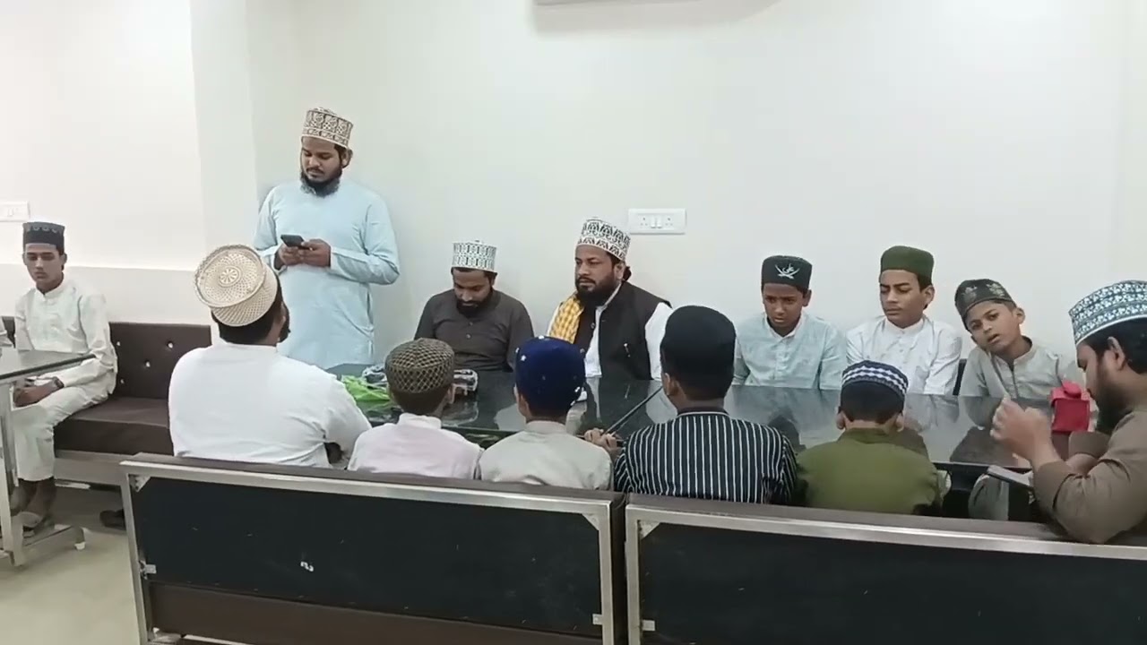 Un ki mahak ne dil ke gunche kheladiye hain