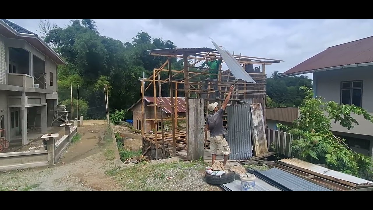 PEMBONGKARAN GUDANG KAYU