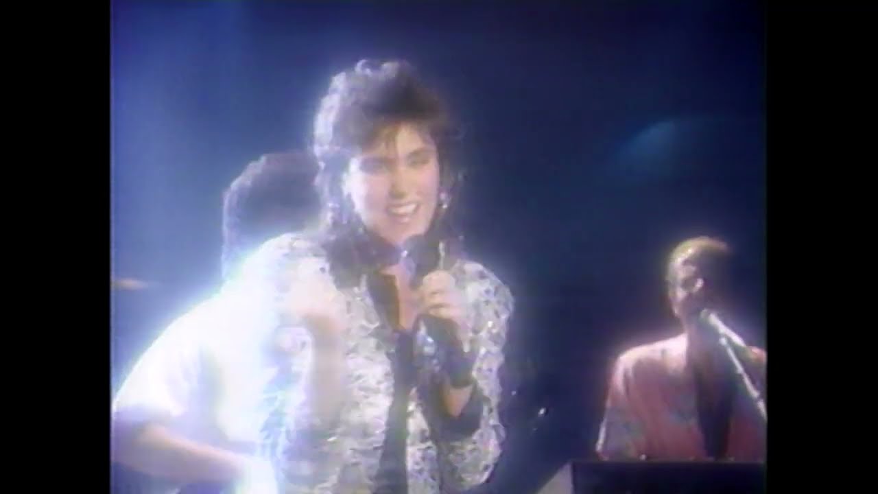 Laura Branigan - Hold Me - Solid Gold (1985)