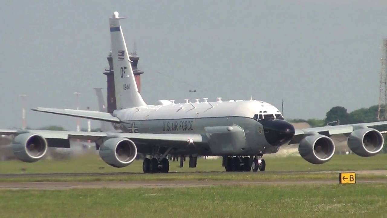USAF RC-135V + KC-135R takeoff from Mildenhall 15-07-2016