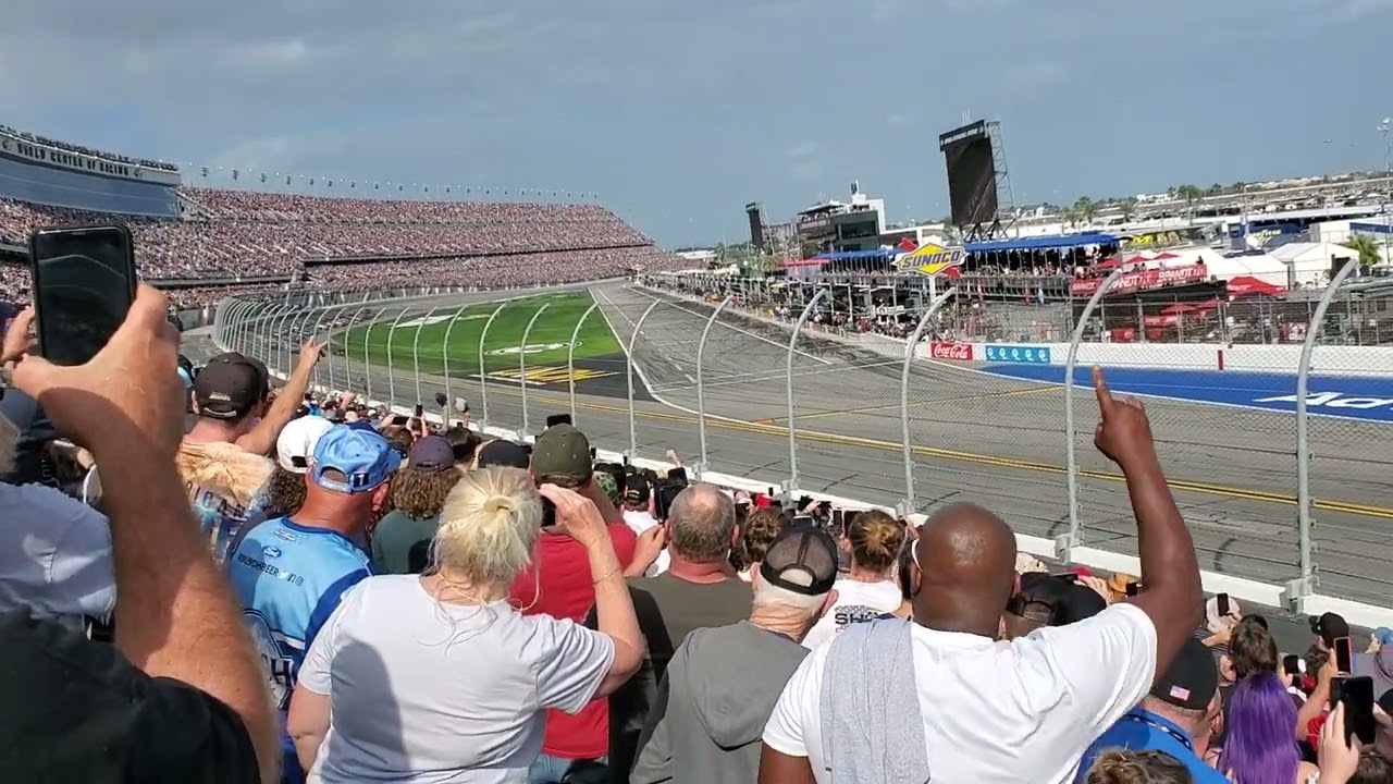 2023 Daytona 500 race start. 🏁