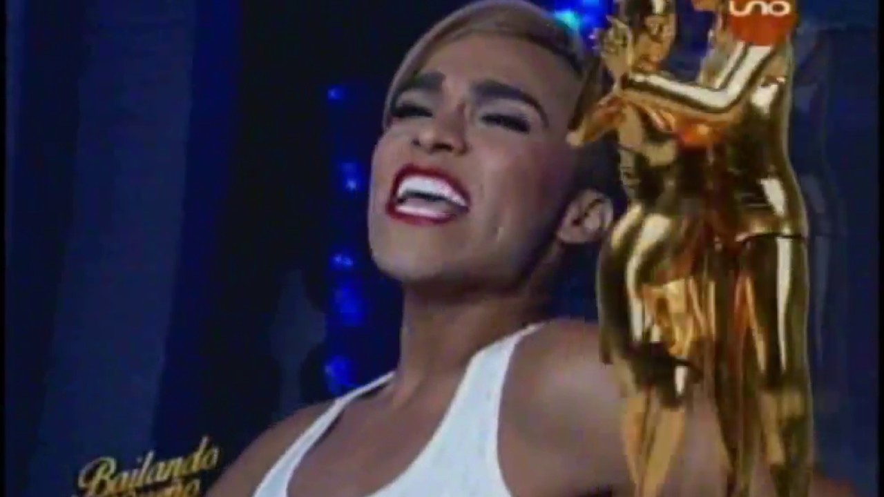 Bailando Especial: El Refugio y  Leo Ortega como Miley Cyrus