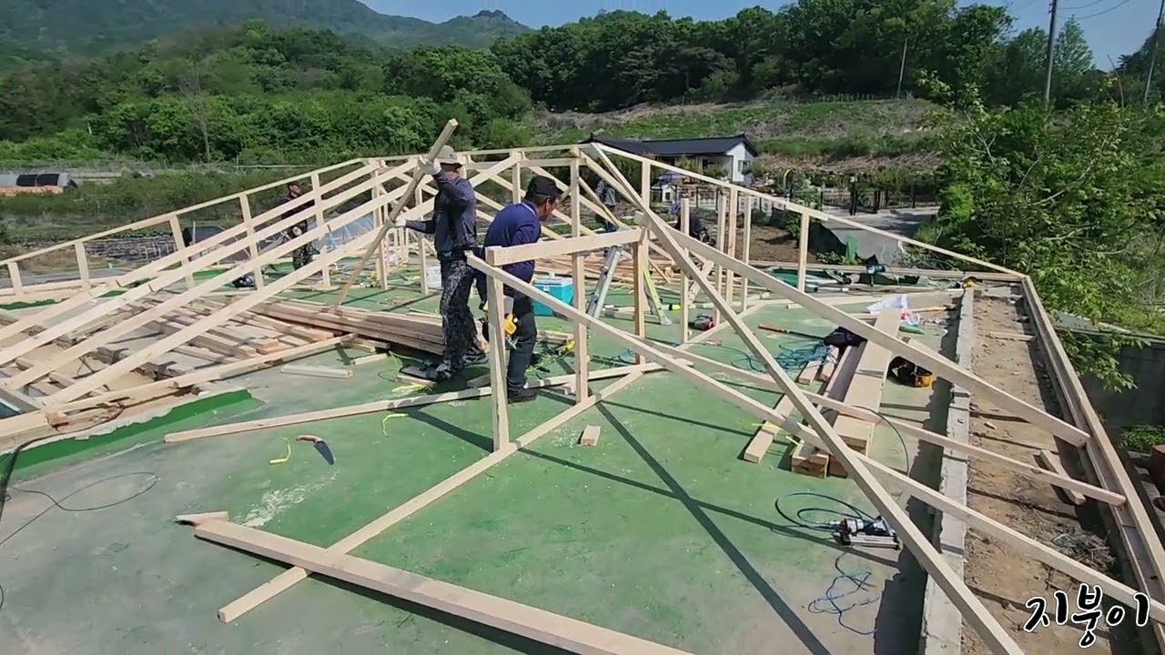누수되는 슬라브옥상 칼라강판 지붕공사 디자인 칼라강판 징크250 지붕을 씌워 누수로 부터 자유로워지다!