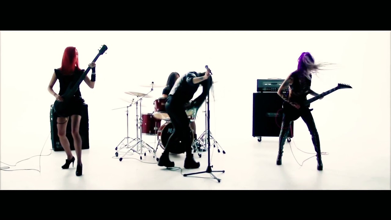 Mon Laferte cantando Metal - The Conquest - Mystica Girls.