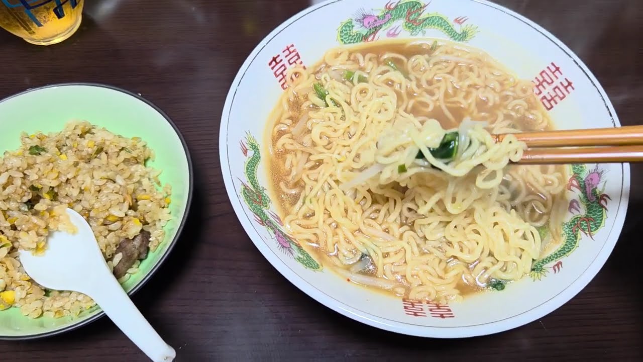 サッポロ一番味噌ラーメン🍜食うベ😋にんにく🧄炒飯もな👍
