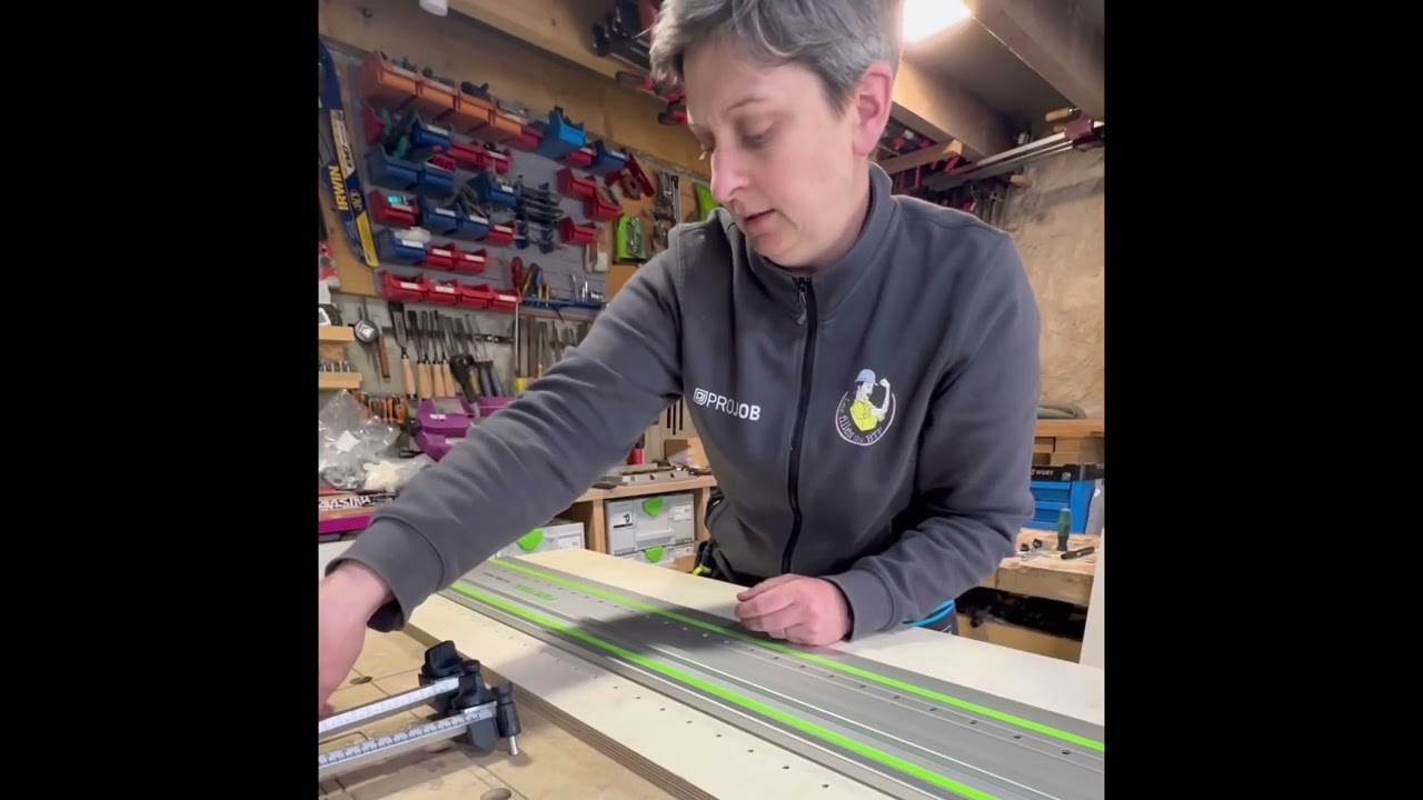 Percage des pistes perforées en LR 32, je pose mes tiroirs systainer Festool pour le camion.