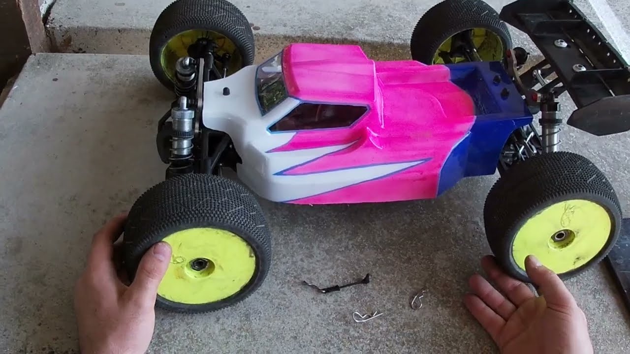 Truggy Hobao Hyper SSTE avec son nouveau train avant et une nouvelle carro S15 JConcept