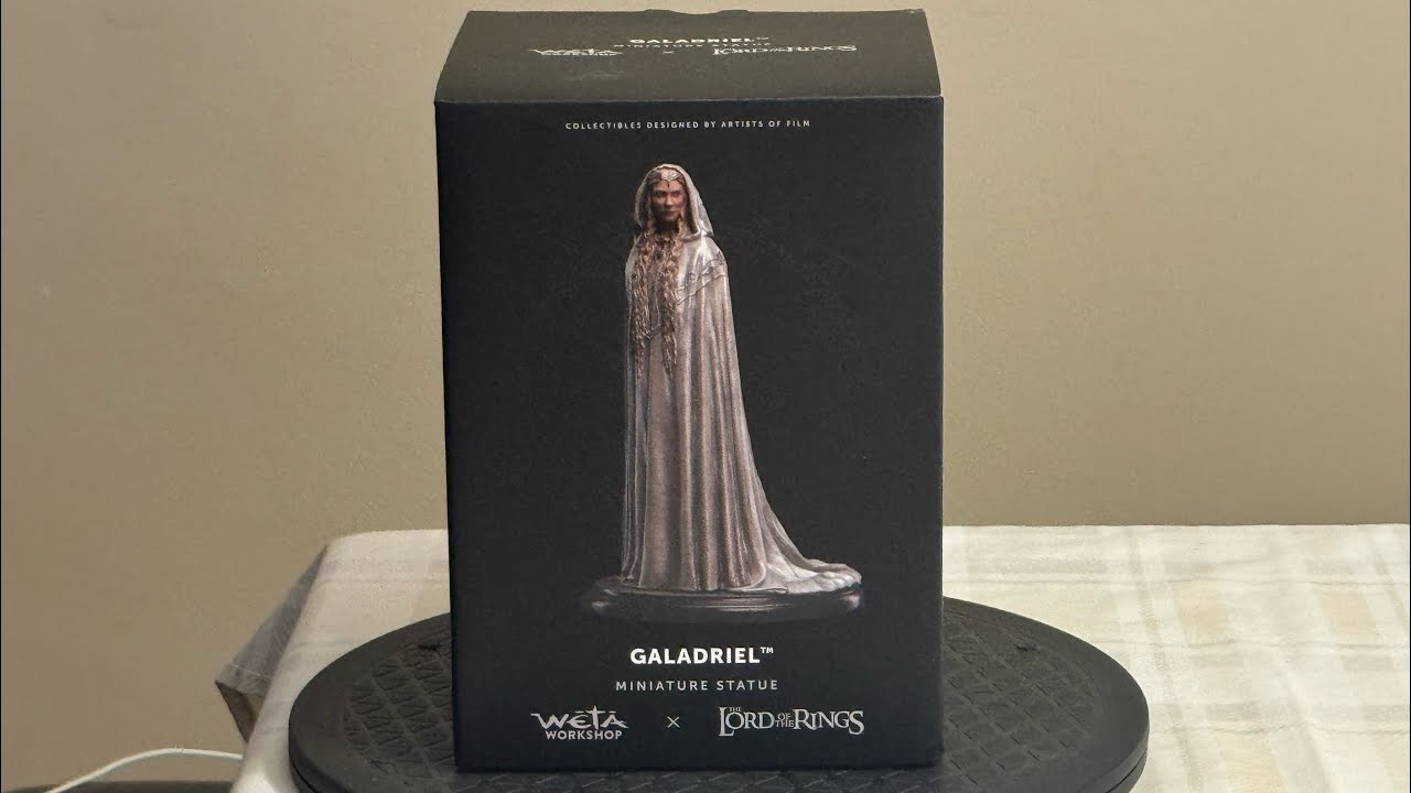 Распаковка и обзор миниатюрной статуэтки Галадриэль от Weta Workshop.