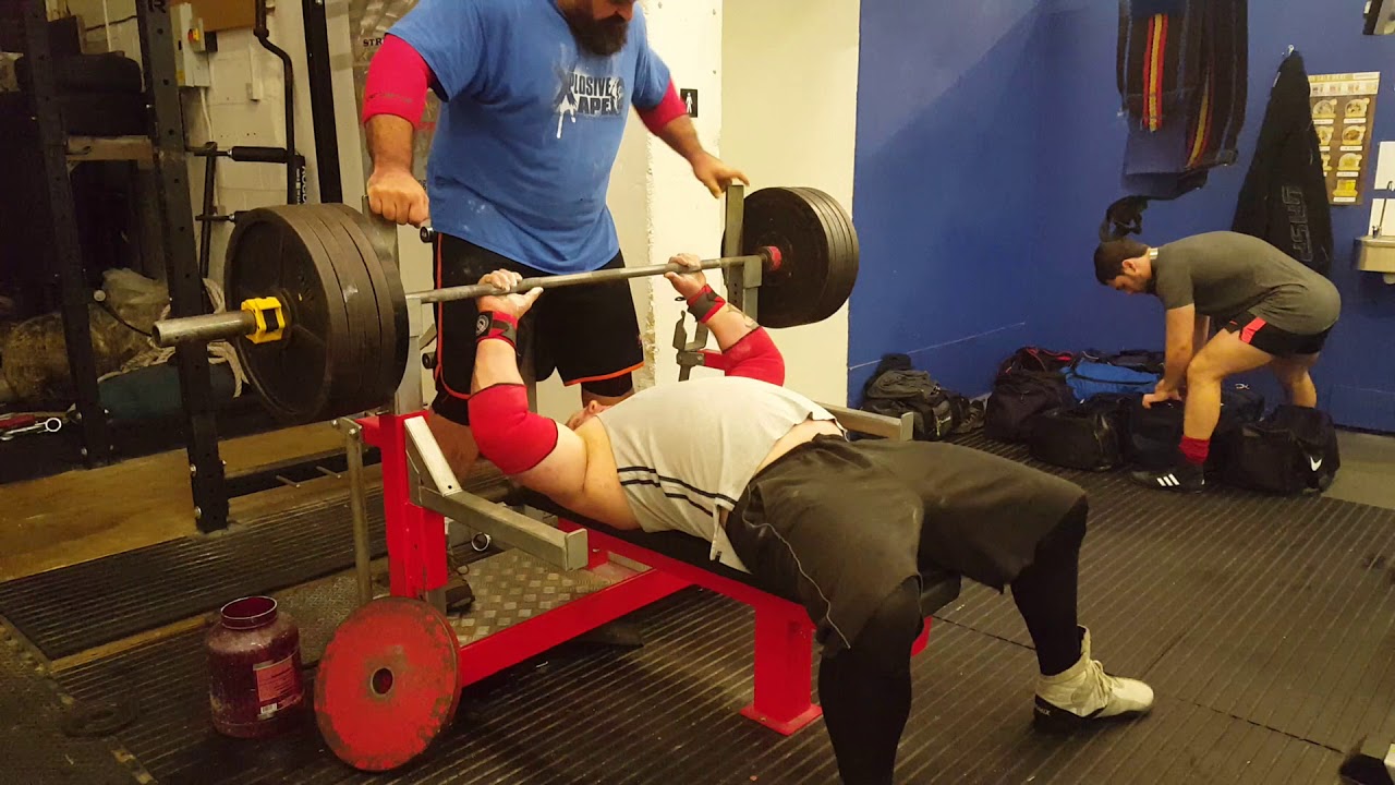 220kg/484lbs close grip bench press by Colin Hawkins