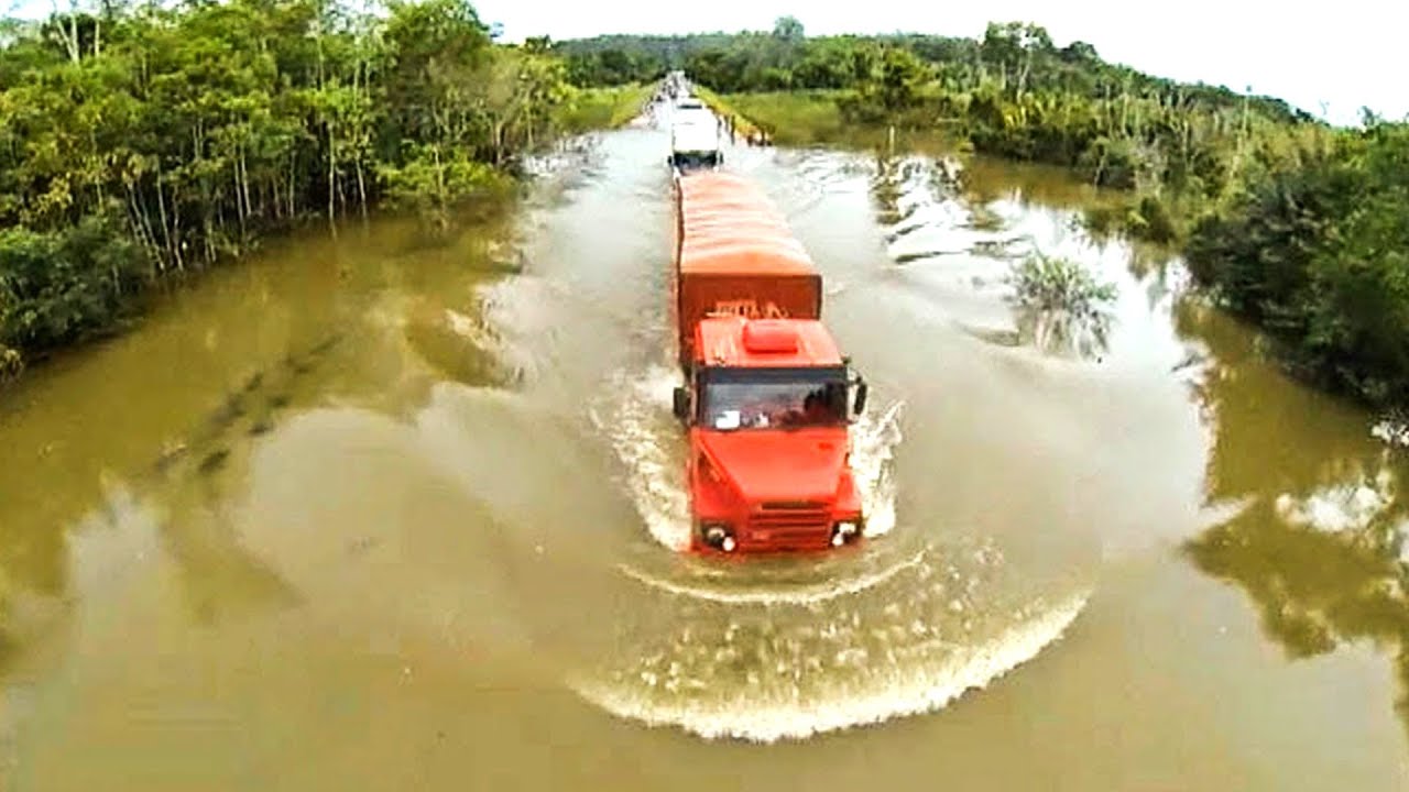 Crazy Drivers Compilation ● Off Road Cars Crossing Extreme Heavy River Flooding - Car Crossing River