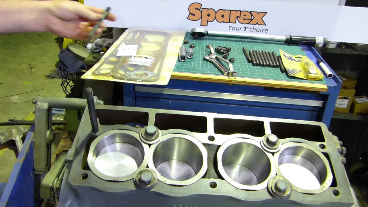 How to replace and tension down a Ferguson TE20 cylinder head