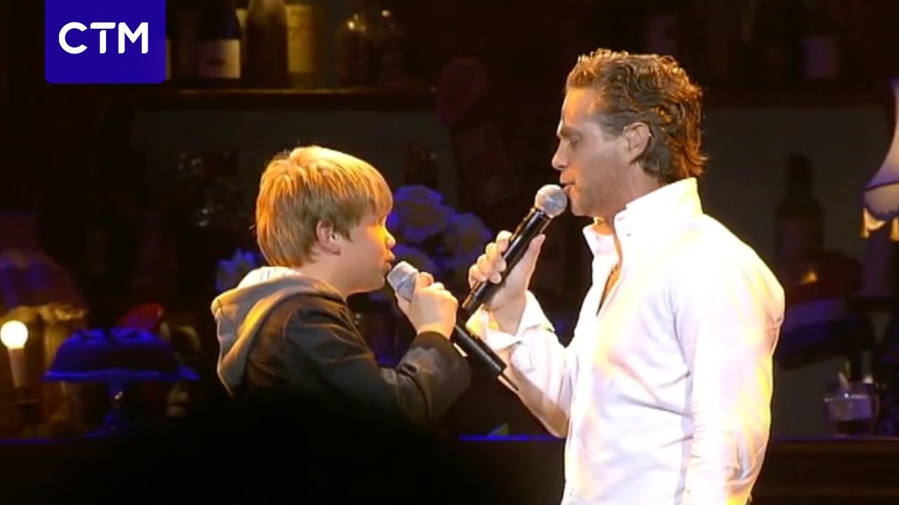 Danny De Munk en Dave Dekker - Laat Ons Niet Alleen (Official Live Video)