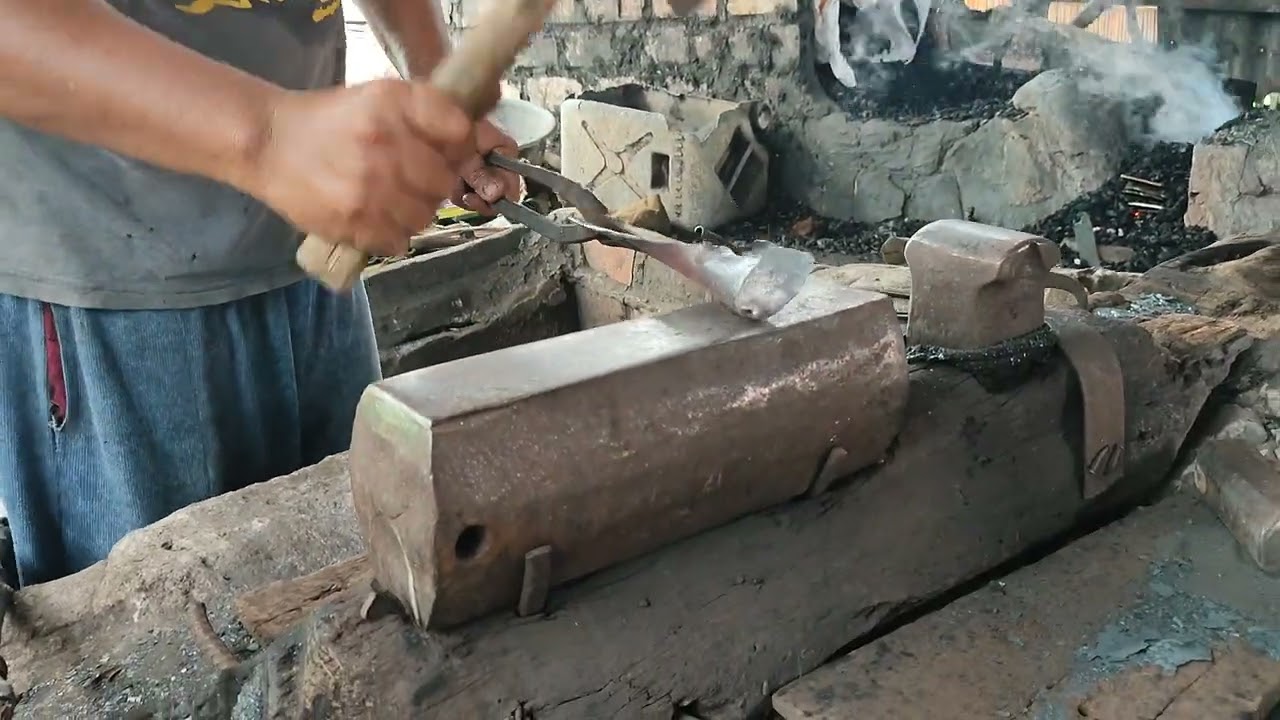Cara membuat tembilang/linggis kolong, dikerjakan secara manual👌#blacksmith #forge #handmade