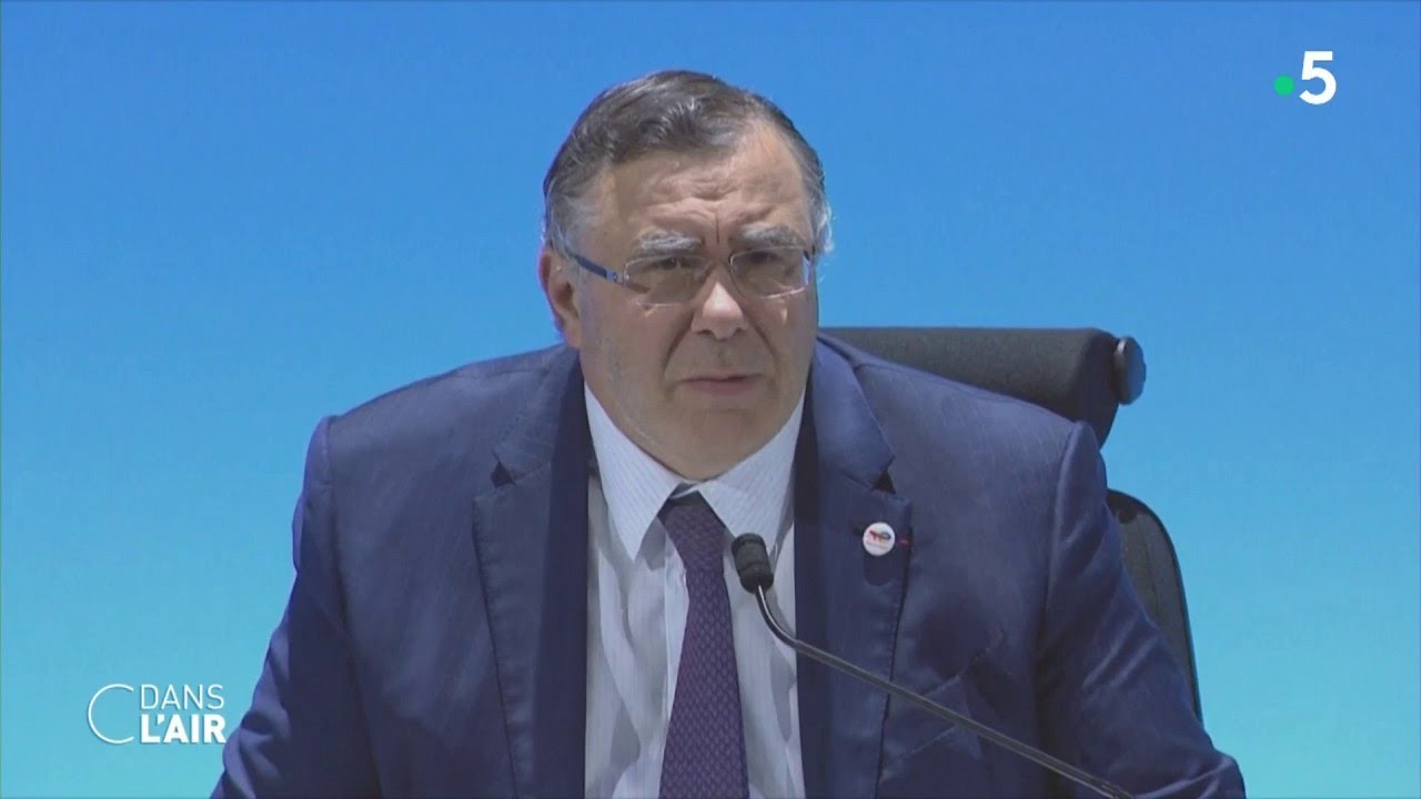 Pouyanné, le patron de Total qui fait plier le gouvernement - Reportage #Cdanslair 21.09.2023