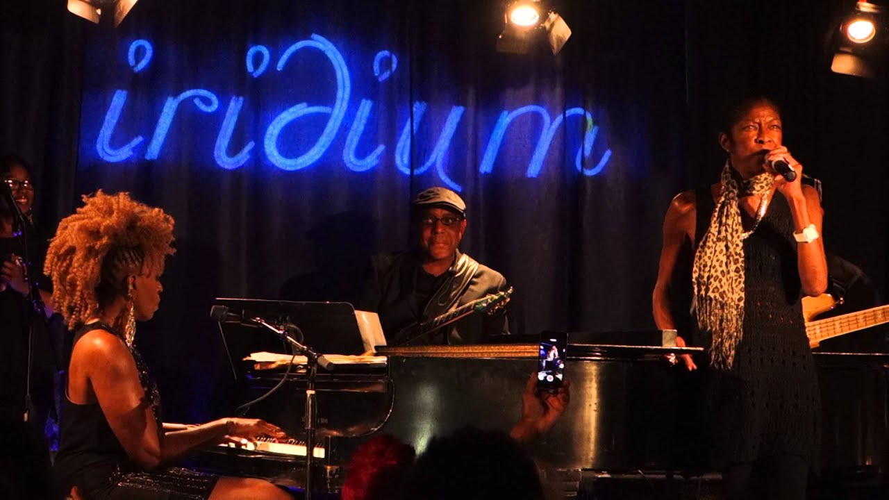 Aziza & Natalie Cole perform LA COSTA (HD Quality!) The Iridium, NYC