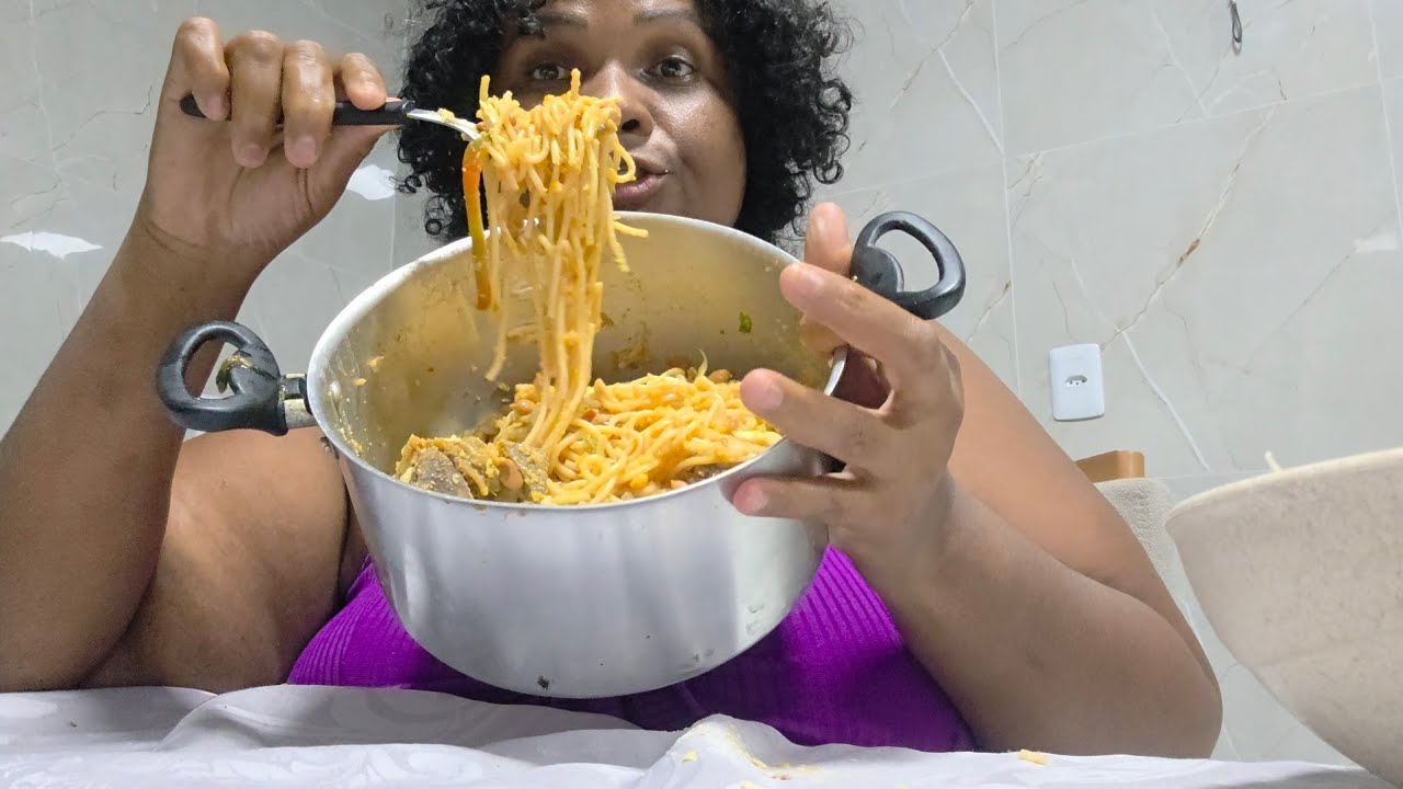 COMENDO NA PANELA MUITA FOME 😋😋😋😋😋😋😋😋😋😋😋😋