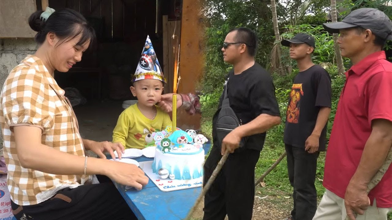 Single mother builds life alone with son : From happiness to hardship - The kind guy helped