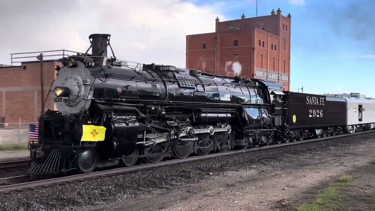 ATSF 2926 Thunders Through Albuquerque on 9-28-2025.