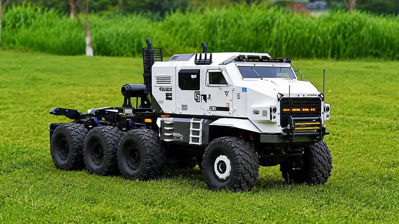 This RC Military Truck Is Absolutely HUGE! 1/10 Scale Off-Road Monster