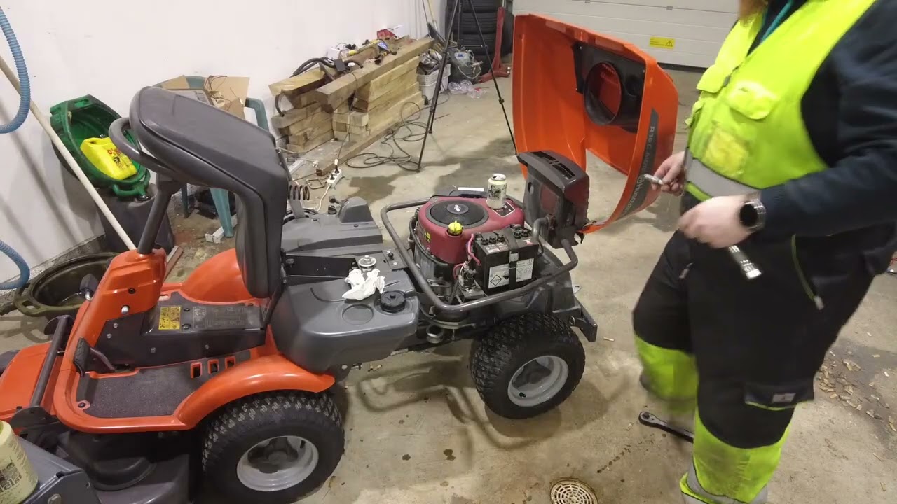 Husqvarna R16C AWD tuli hommattua ja perushuolto tehtyä