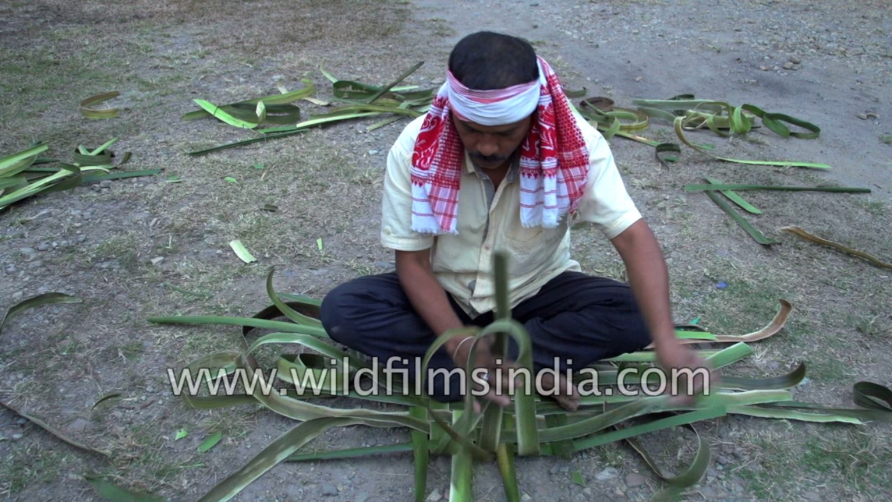 Mat making with Pandanus tree leaves in India
