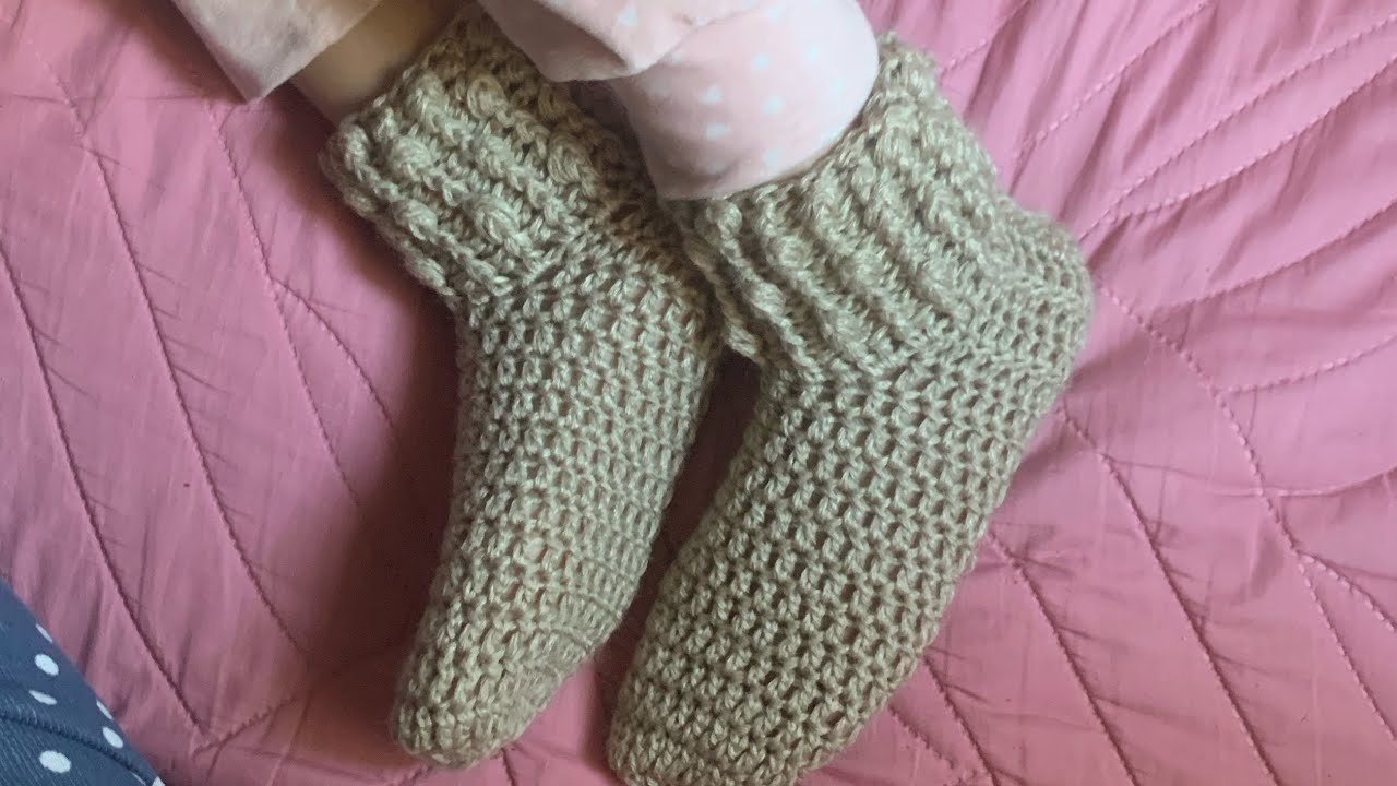 Chaussons simples bordés au point relief soufflé (partie1)