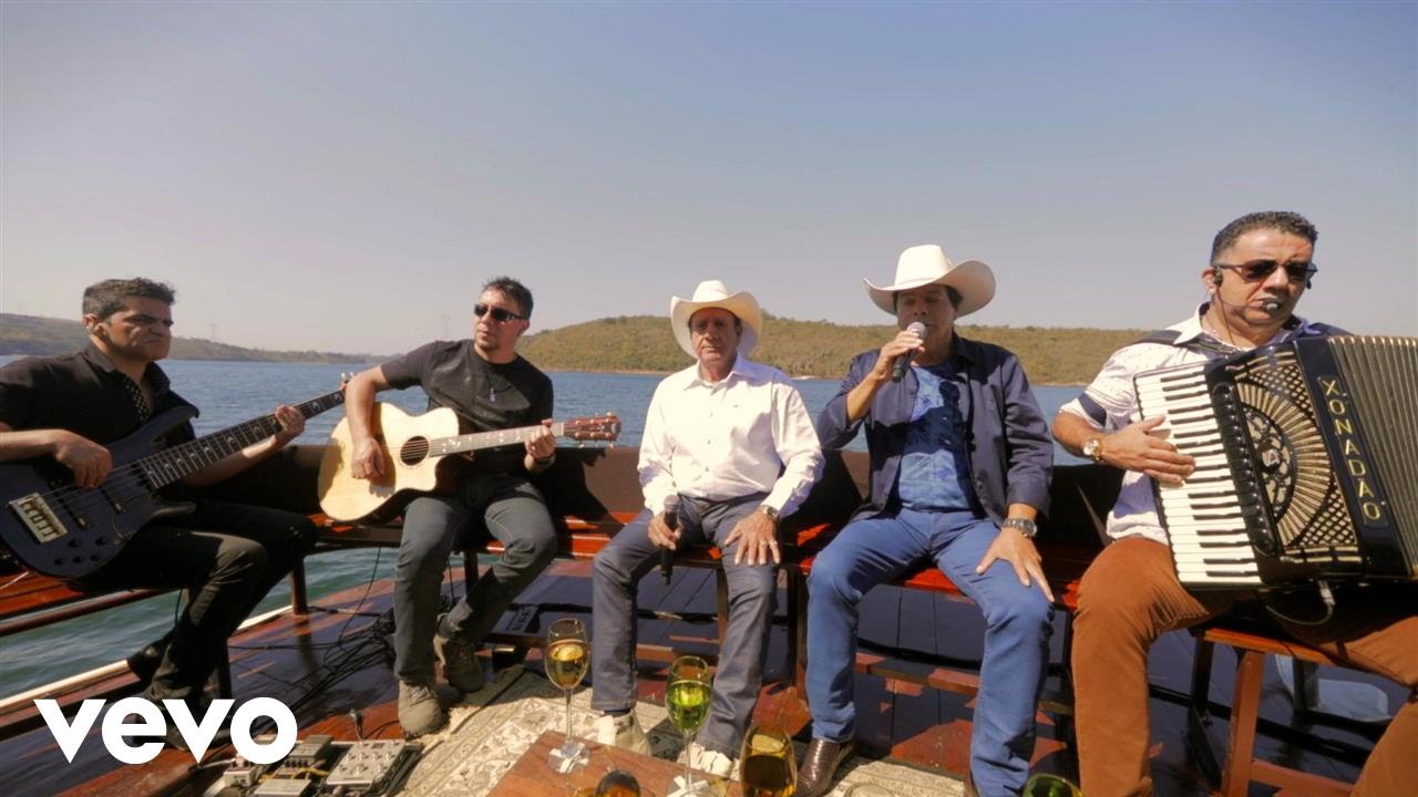 Trio Parada Dura - Chutando Lata