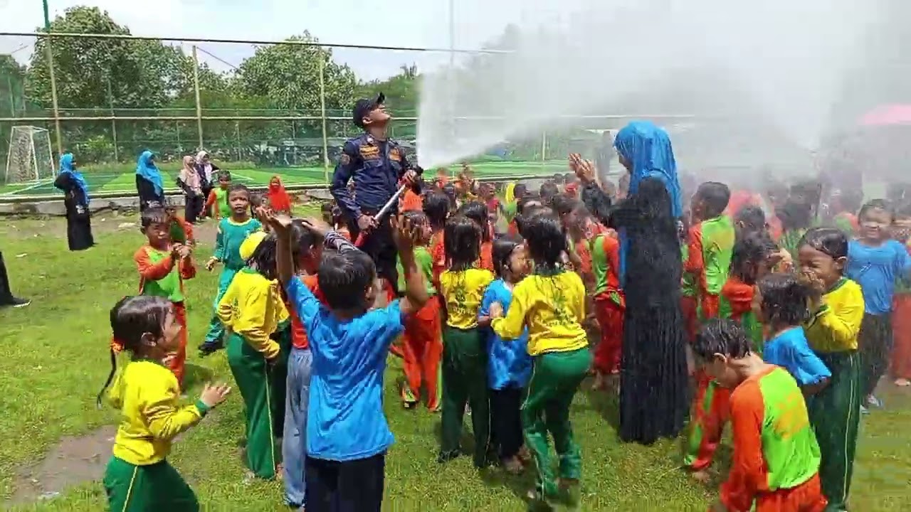Senam bersama wali murid & Belajar bareng Damkar