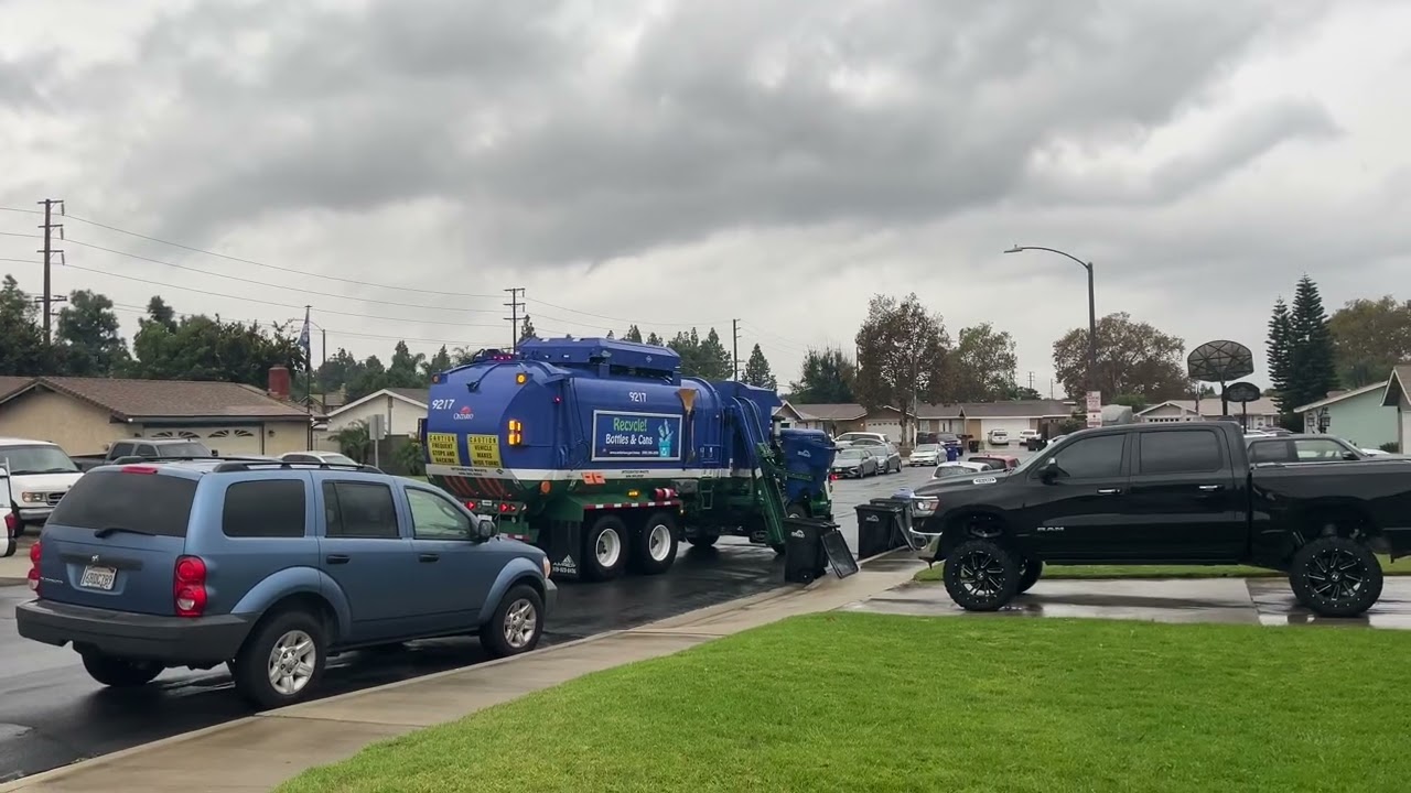 Recycle pickup 9217 (Honks at me) 11/15/25