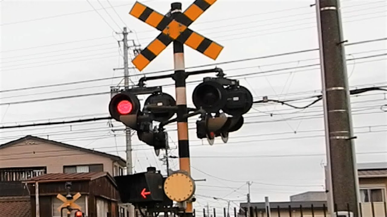 【踏切】JR参宮線 近鉄山田線　鳴り終わりがずれて開かない踏切 (Railroad crossing in Japan)
