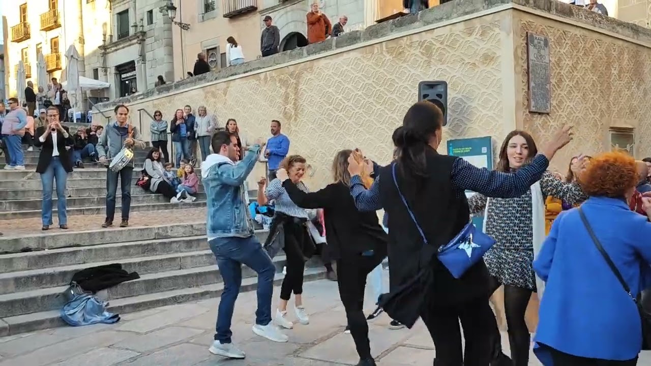 Ven a bailar, fiesta comunera. Plaza Media del Campo. La Esteva.  22/4/2023