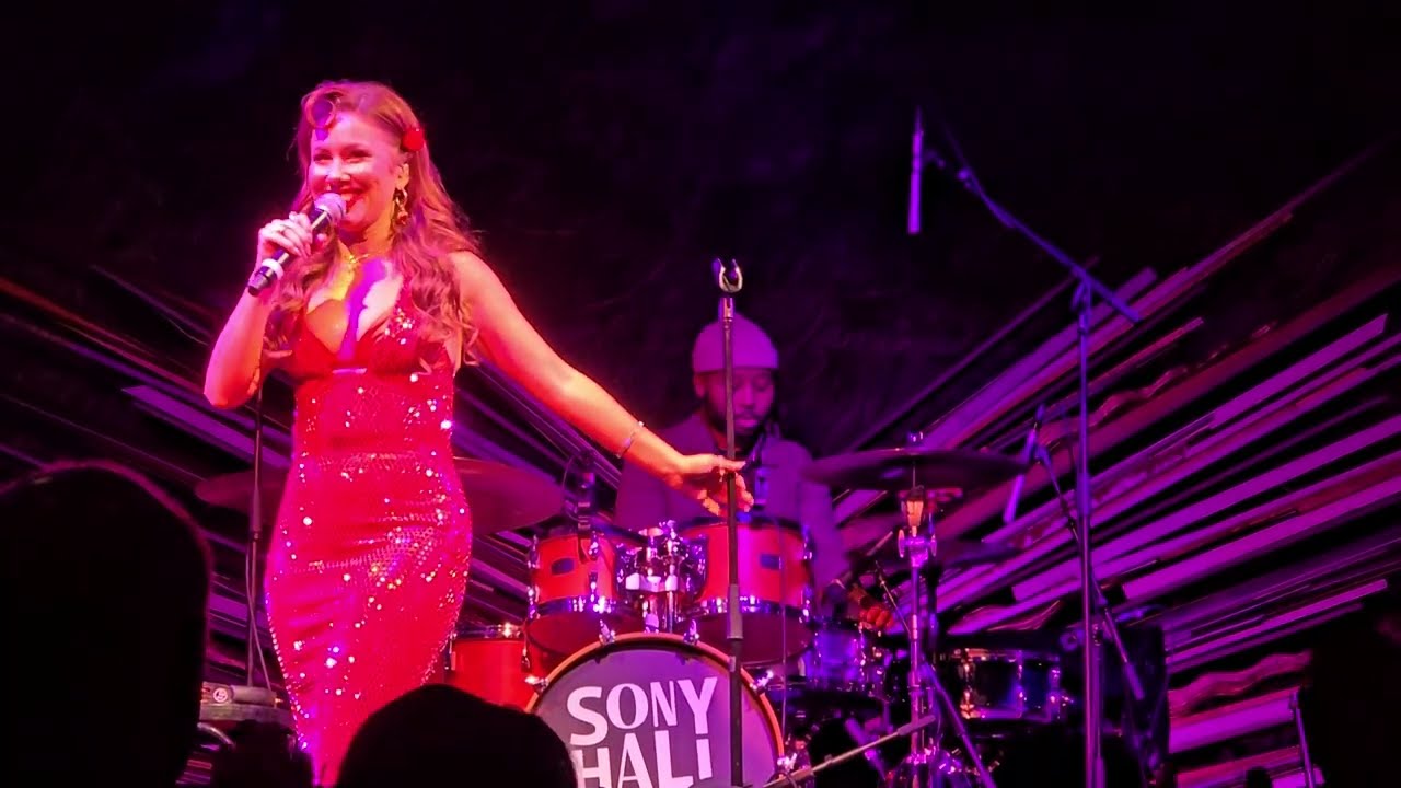 HALEY REINHART 