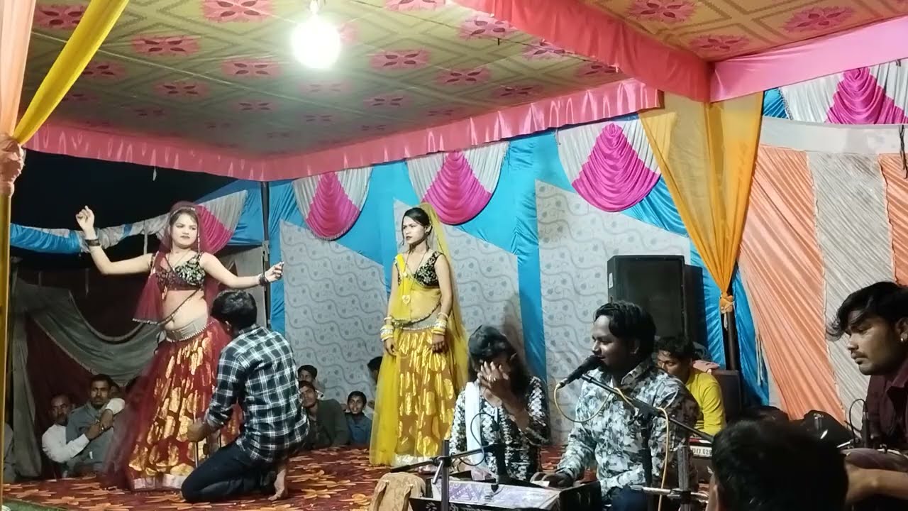 बहुत खतरनाक बुंदेल खंडी जबरदस्त देशी राई नृत्य मेघा और झूले वाले भैया ने कमाल कर दिया #देशीराई 